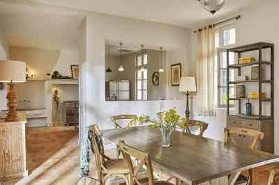 Une maison meublée de trois chambres avec une cour-jardin au Château Les Carrasses est sur le marché pour 395 000 avec Languedoc Property Finders