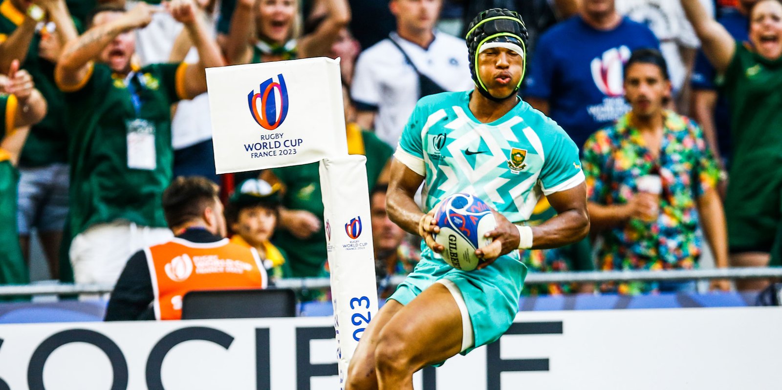 Composed Boks victorieux lors de son match d'ouverture de la RWC à Marseille 1 Kurt-Lee Arendse passe pour le deuxième essai des Boks.