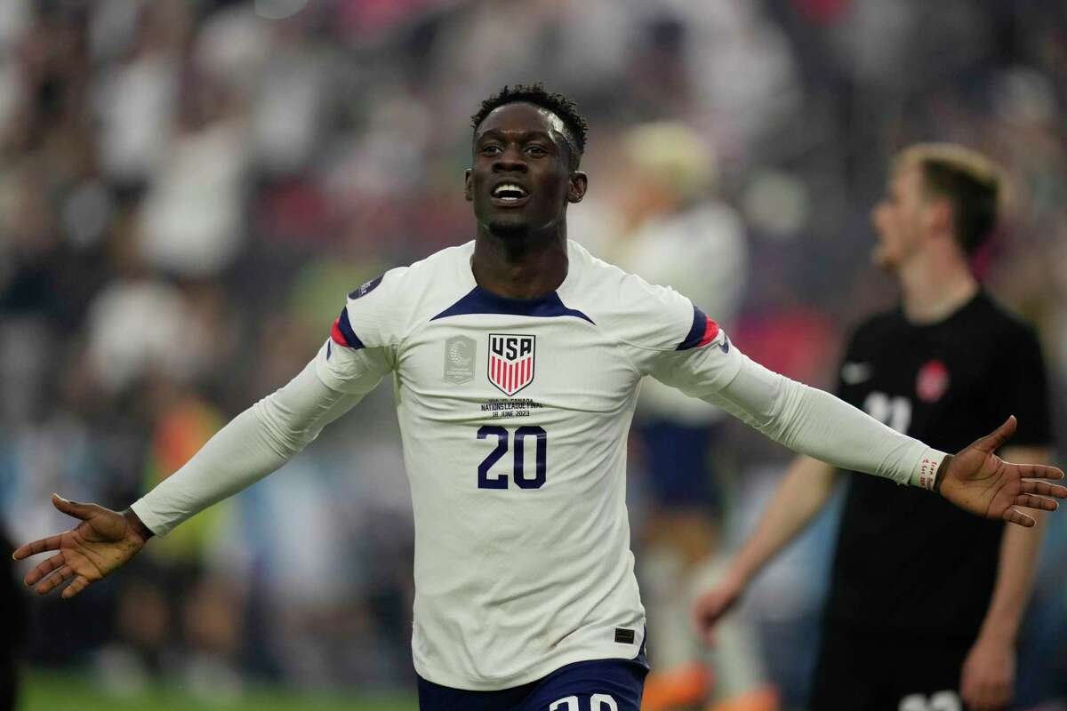 DOSSIER – L'Américain Folarin Balogun célèbre après avoir marqué contre le Canada lors de la première moitié d'un match final de la Ligue des Nations de la CONCACAF, le dimanche 18 juin 2023, à Las Vegas. L'attaquant américain Folarin Balogun a quitté Arsenal pour rejoindre le club français de Monaco pour un montant de 40 millions d'euros (43,6 millions de dollars).