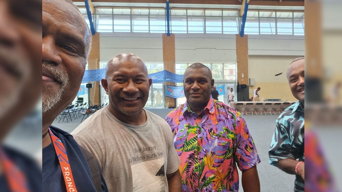Les Fidjiens présents en France montrent leur soutien aux Flying Fijians avant le match d'ouverture de la RWC contre le Pays de Galles demain 1 Les Fidjiens presents en France montrent leur soutien aux Flying