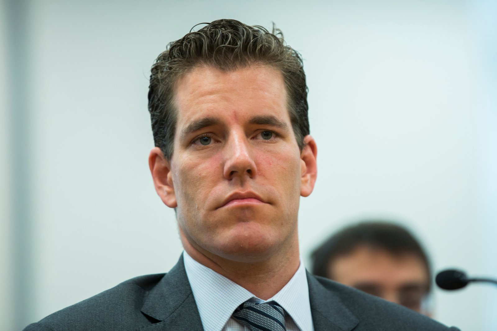 Les autorités américaines interrogent Winklevoss au sujet des allégations contre DCG et son PDG, selon une source 1 Winklevoss prend la parole lors d'une audience sur la monnaie virtuelle du Département des services financiers de l'État de New York dans le quartier de Manhattan à New York.