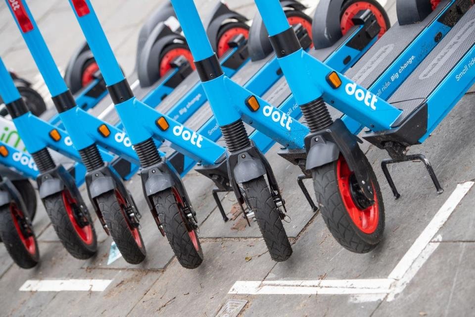 Scooters électriques (archives PA)