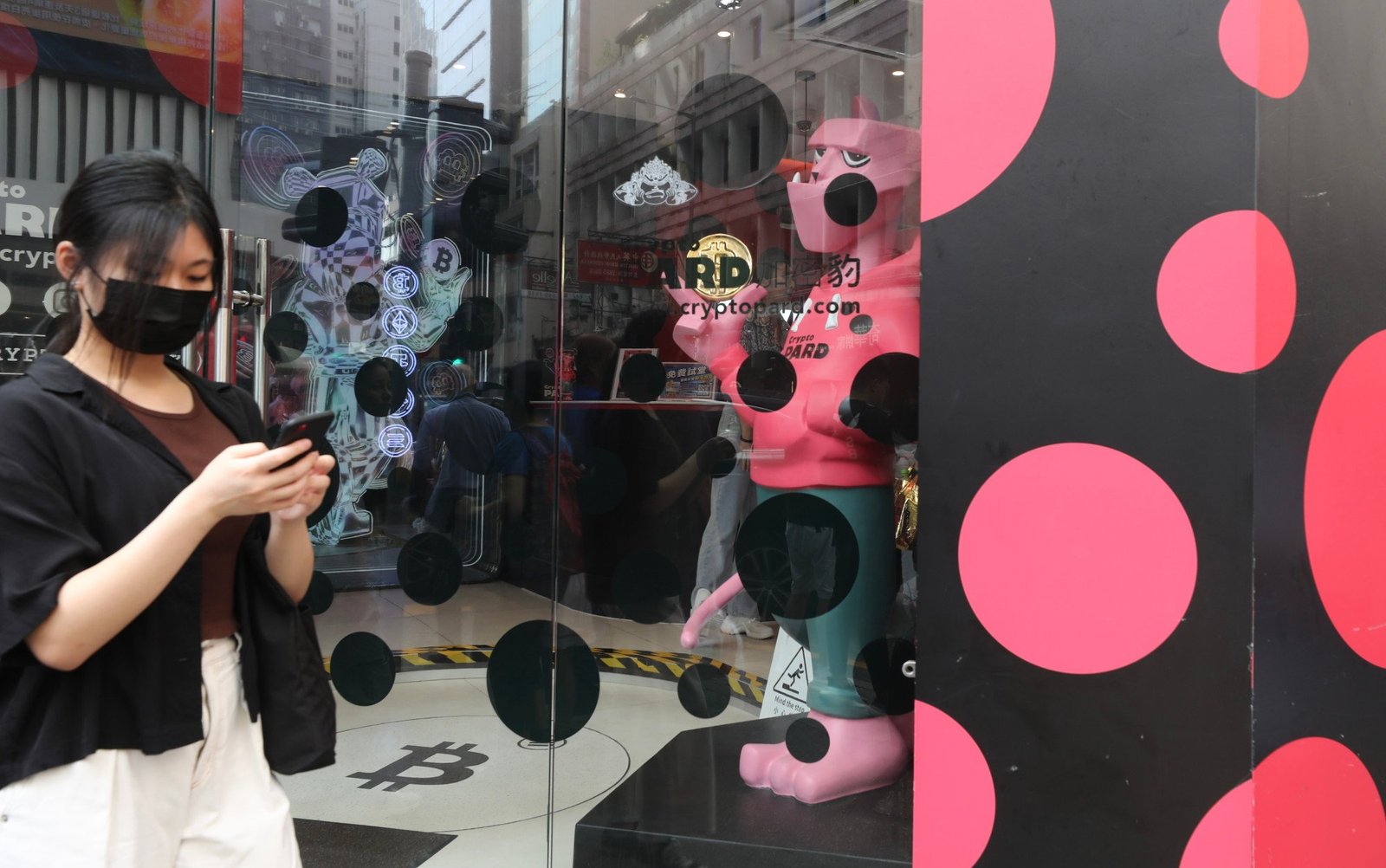 A shop advertising cryptocurrency learning in Tsim Sha Tsui, Hong Kong. Photo: Xiaomei Chen