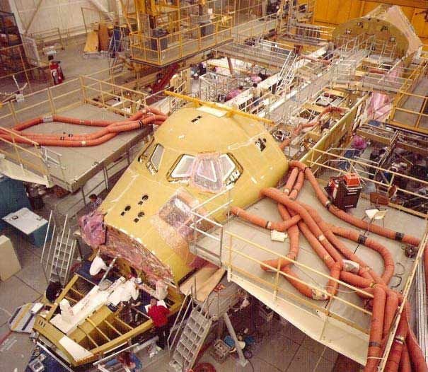 Navette spatiale Discovery en construction à l'usine Rockwell Internationals de Palmdale, en Californie, en septembre 1982