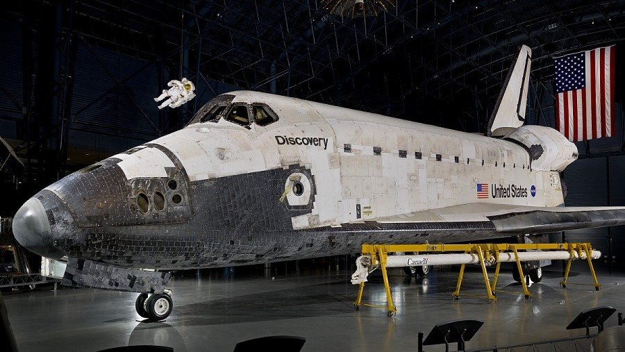 Navette spatiale Discovery dans les Smithsonian Institutions Centre Stephen F. Udvar-Hazy du National Air and Space Museum à Chantilly, Virginie