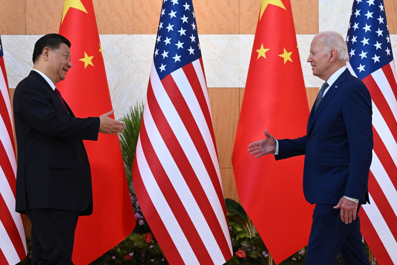 Biden cherche à apaiser les relations avec Xi au milieu des crises mondiales