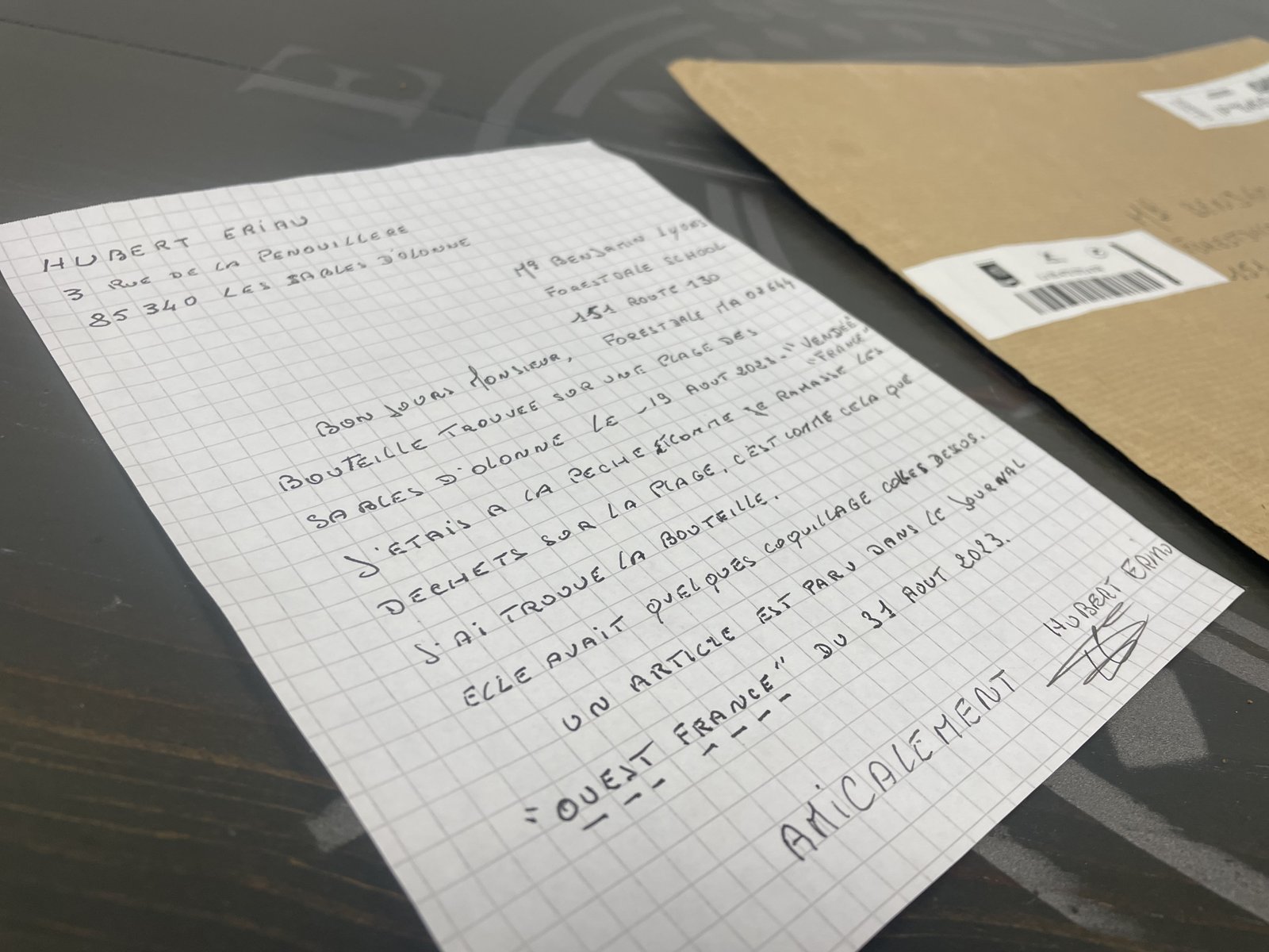 Un élève de 5ème a jeté un message dans une bouteille au large de Cape Cod en 1997. Quelqu'un en France vient de le trouver. 1 Un eleve de 5eme a jete un message dans une