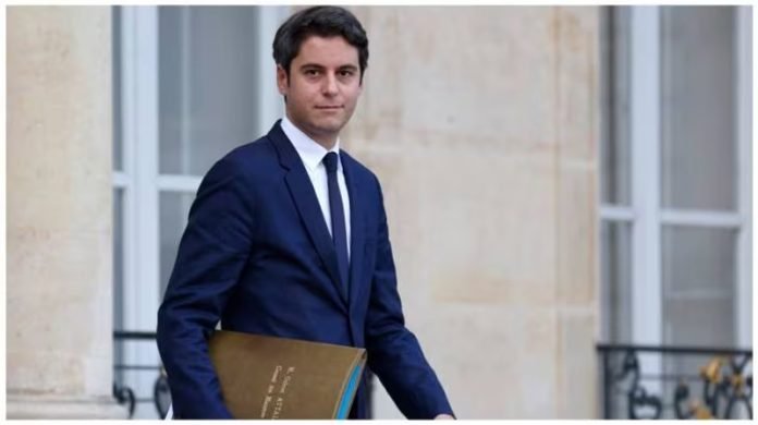 Le plus jeune Premier ministre de France tient son premier conseil des ministres avec l’ambition d’obtenir des « résultats rapides »