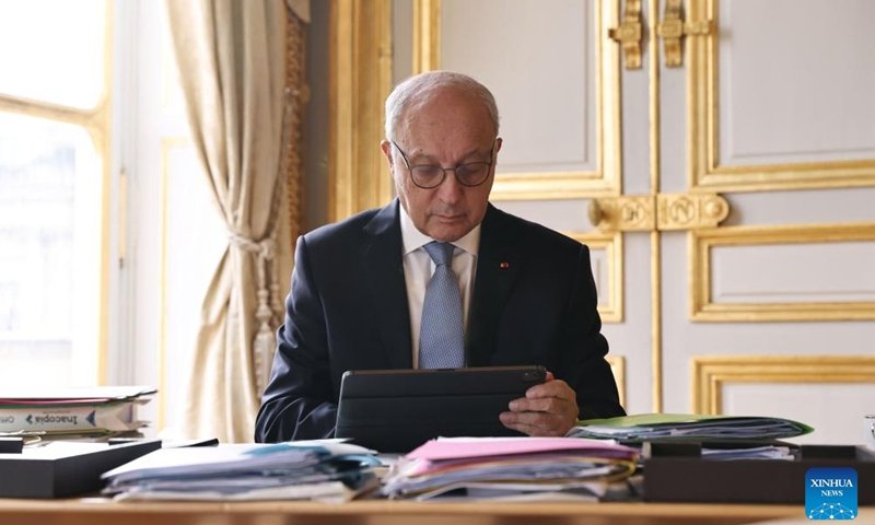 Laurent Fabius, président du Conseil constitutionnel et ancien Premier ministre français, travaille à Paris, en France, le 12 décembre 2023. (Xinhua/Gao Jing)