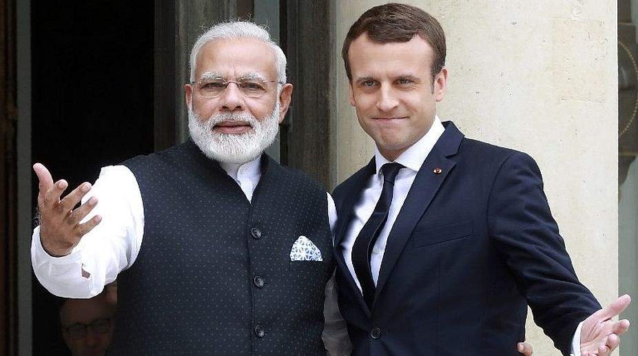 Le Premier ministre Narendra Modi avec le président français Emmanuel Macron 