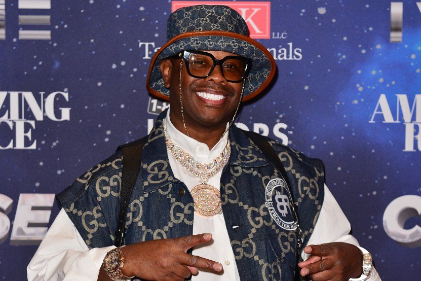 HOLLYWOOD, FL - 02 MARS : Bitcoin Rodney participe à la soirée de montre finale de la saison 33 de l'Amazing Race présentée par le CSE au DAER Nightclub/Dayclub du Seminole Hard Rock Hotel & Casino le 2 mars 2022 à Hollywood, Floride. (Photo de Johnny Louis/Getty Images)