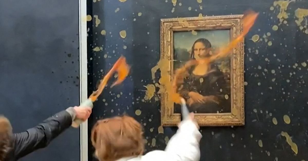 Des militants pour le climat lancent de la soupe à « Mona Lisa » alors que les agriculteurs protestent dans toute la France