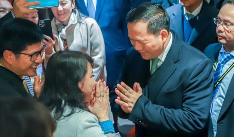 En images : Accueil chaleureux du Premier ministre à son arrivée en France (VIDEO) – Khmer Times