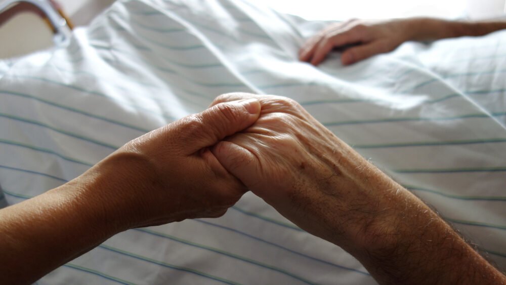 France : Macron modifie ses plans sur l’euthanasie