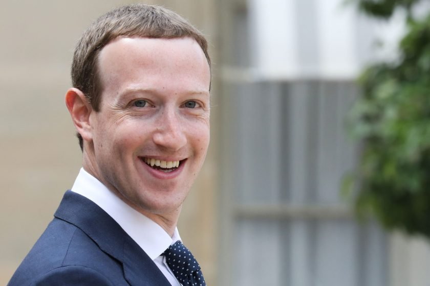 Le PDG de Facebook, Mark Zuckerberg, quitte après le