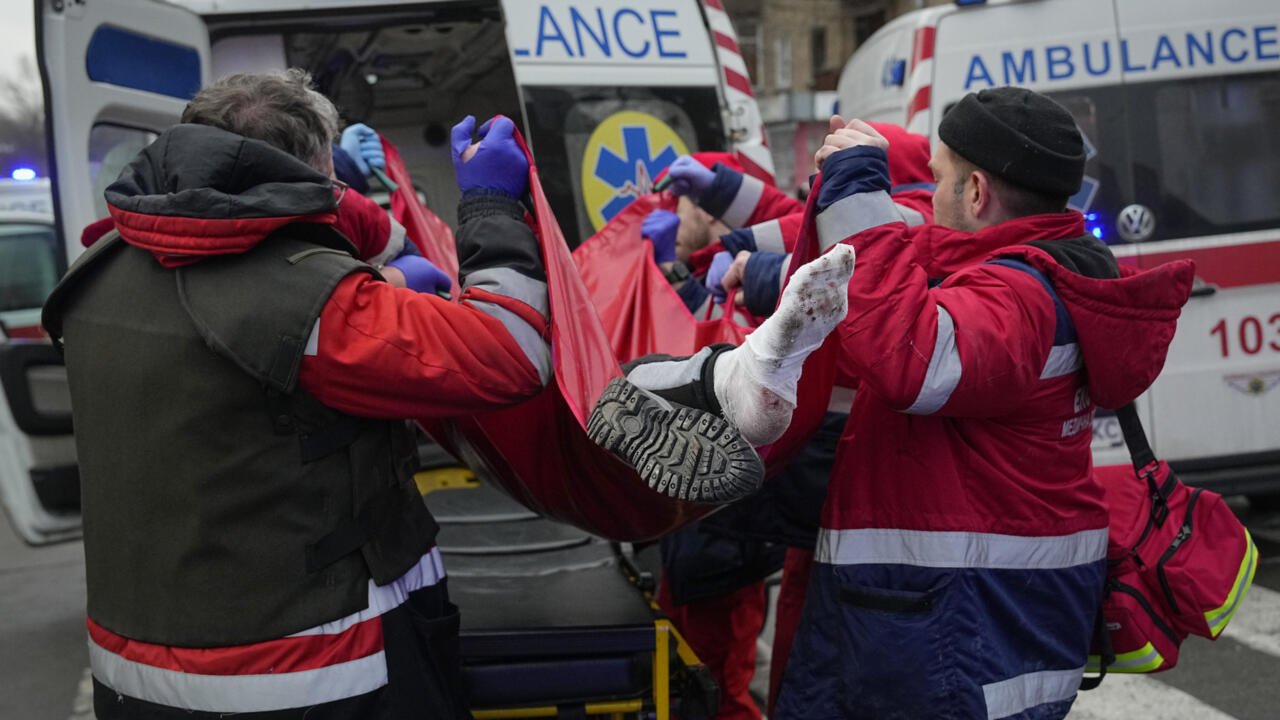 Kiev et Kharkiv subissent les conséquences d’une frappe aérienne russe meurtrière sur l’Ukraine