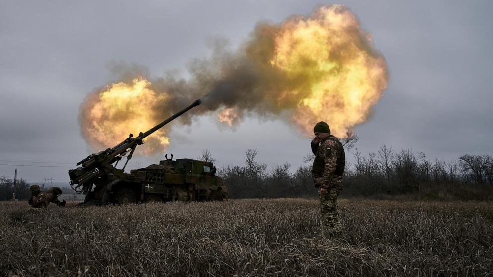 La France accélère sa production d’armes pour l’Ukraine et affirme que la Russie scrute le courage de l’Occident