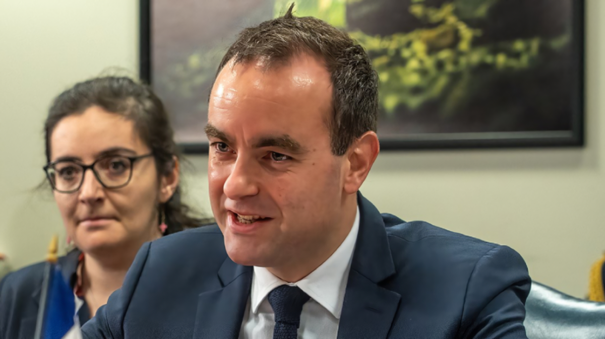 La France promet à l’Ukraine des dizaines de missiles pour avions de combat et davantage d’obus