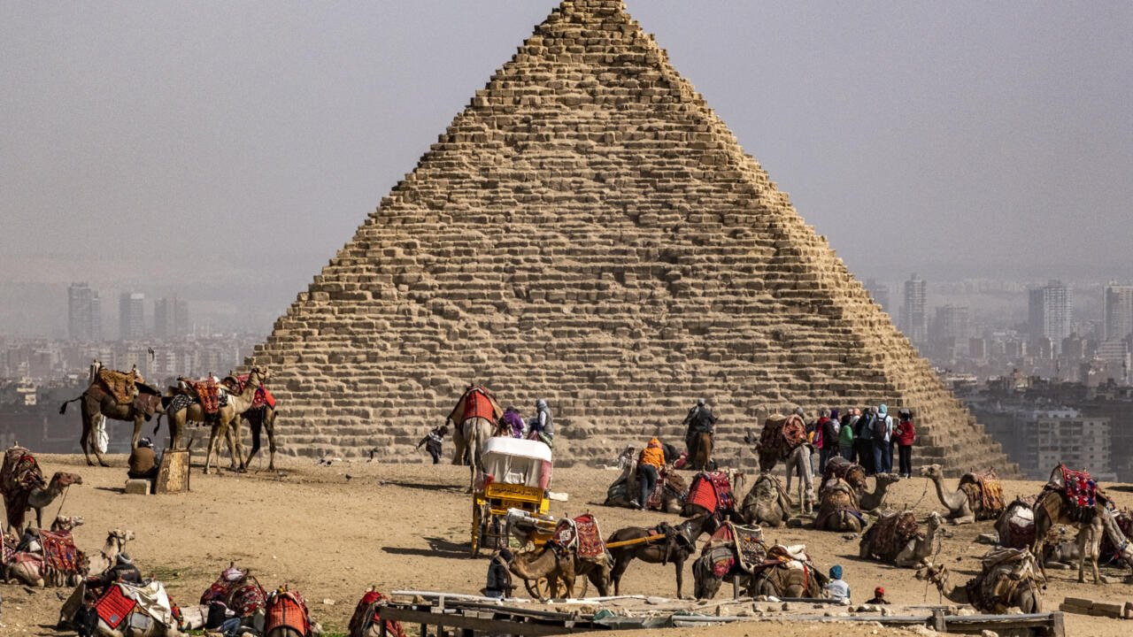 La rénovation de la pyramide égyptienne suscite un débat