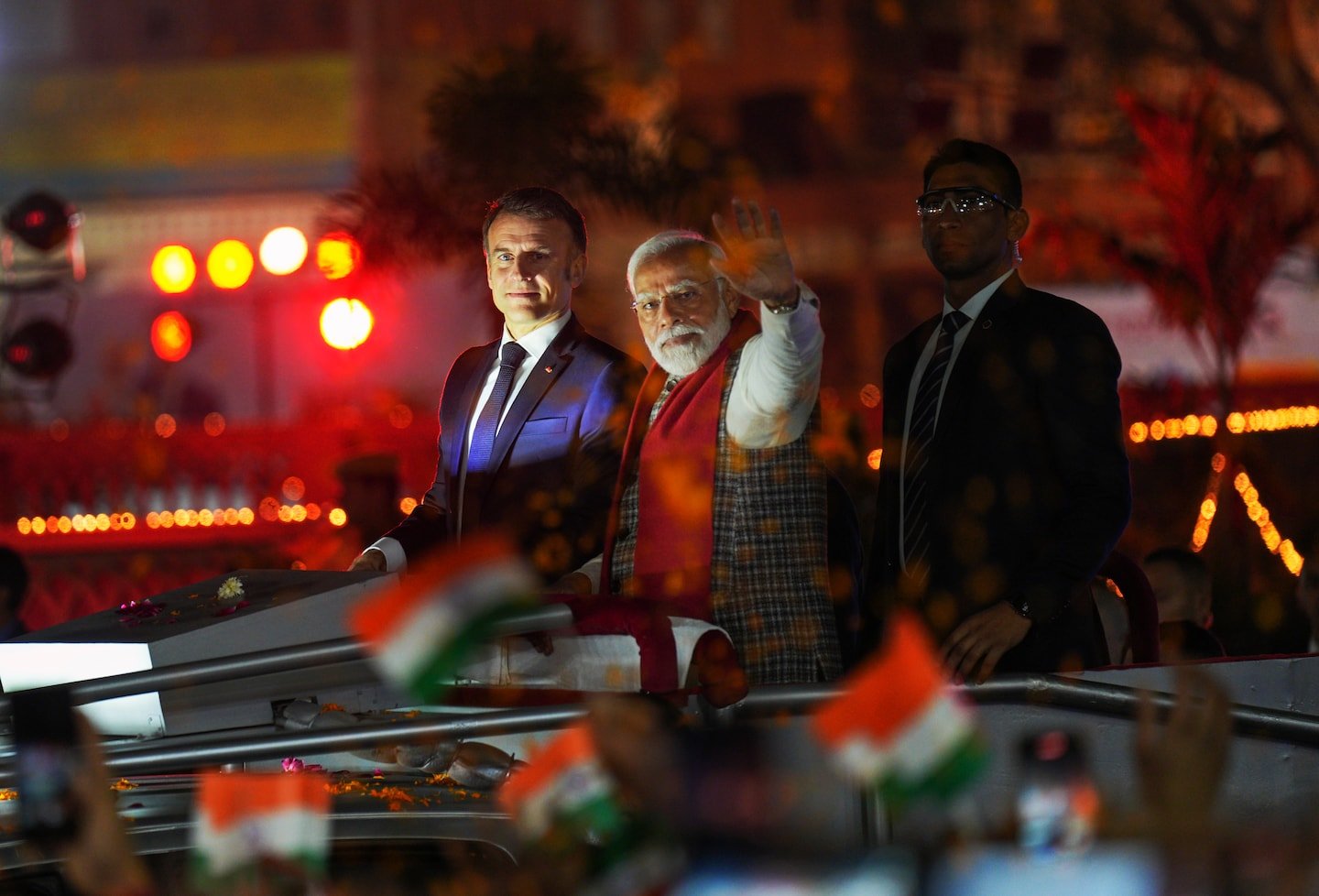 Macron visite des sites historiques avec Modi en Inde et sera l’invité principal du Jour de la République