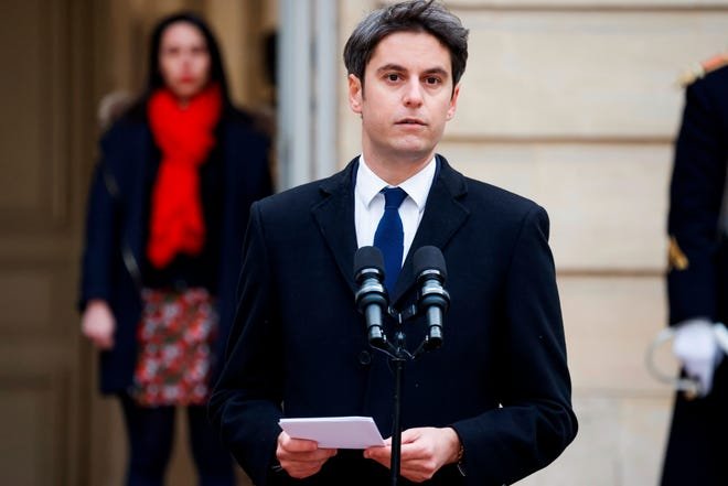 Gabriel Attal prononce son discours après la cérémonie de passation de pouvoir, mardi 9 janvier 2024 à Paris.