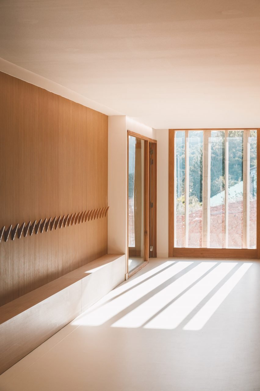 Vue intérieure d'une école en France par Amelia Tavella Architectes