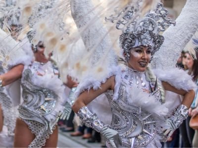 1707353040 3 Costumes musique chars ou voir les vibrants defiles du