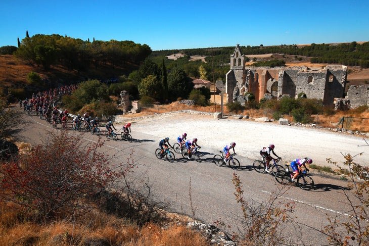Ane Santesteban Gonzalez d'Espagne, Teniel Campbell de Trinité-et-Tobago, Ruby Roseman-Gannon d'Australie et Team BikeExchange - Jayco 2022