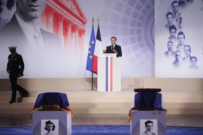 Le président français Emmanuel Macron prononce un discours lors de la cérémonie d'État d'intronisation de Missak et Mline Manouchian au Panthon, à Paris le 21 février 2024.