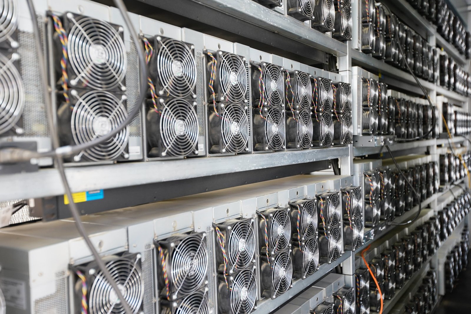 CleanSpark se lance dans l’achat de quatre installations minières de Bitcoin avant la réduction de moitié