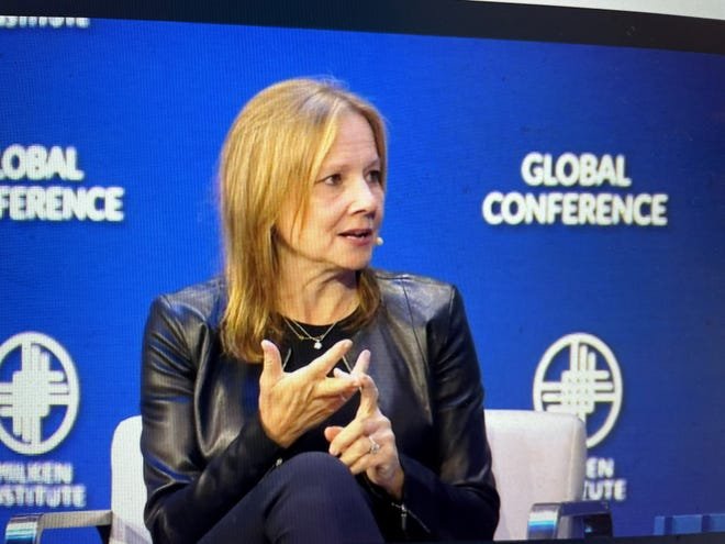 Mary Barra, PDG de GM, lors de la Milken Global Conference à Los Angeles le 2 mai 2022.
