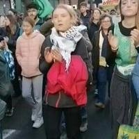 Greta Thunberg manifeste en France contre les forages pétroliers