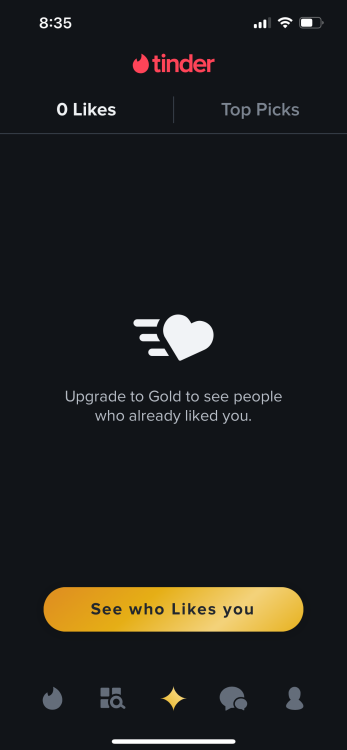 L'image affiche un écran de l'application Tinder indiquant que l'utilisateur n'a aucun like. Le haut de l'écran affiche l'heure à 8h35, le logo Tinder et les indicateurs de réseau mobile et de batterie. L'écran comporte un grand cœur avec des lignes de mouvement et un texte en dessous indiquant