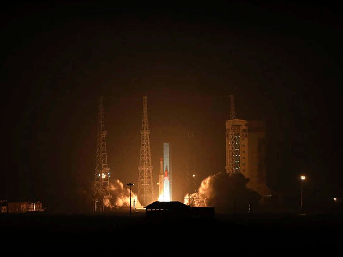 L'Iran lance 3 satellites dans l'espace alors que les tensions montent 1 LIran lance 3 satellites dans lespace alors que les tensions