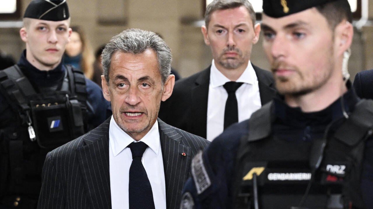 Le tribunal de Paris réduit de moitié la peine prononcée contre l’ancien président français Sarkozy pour financement de campagne de 2012