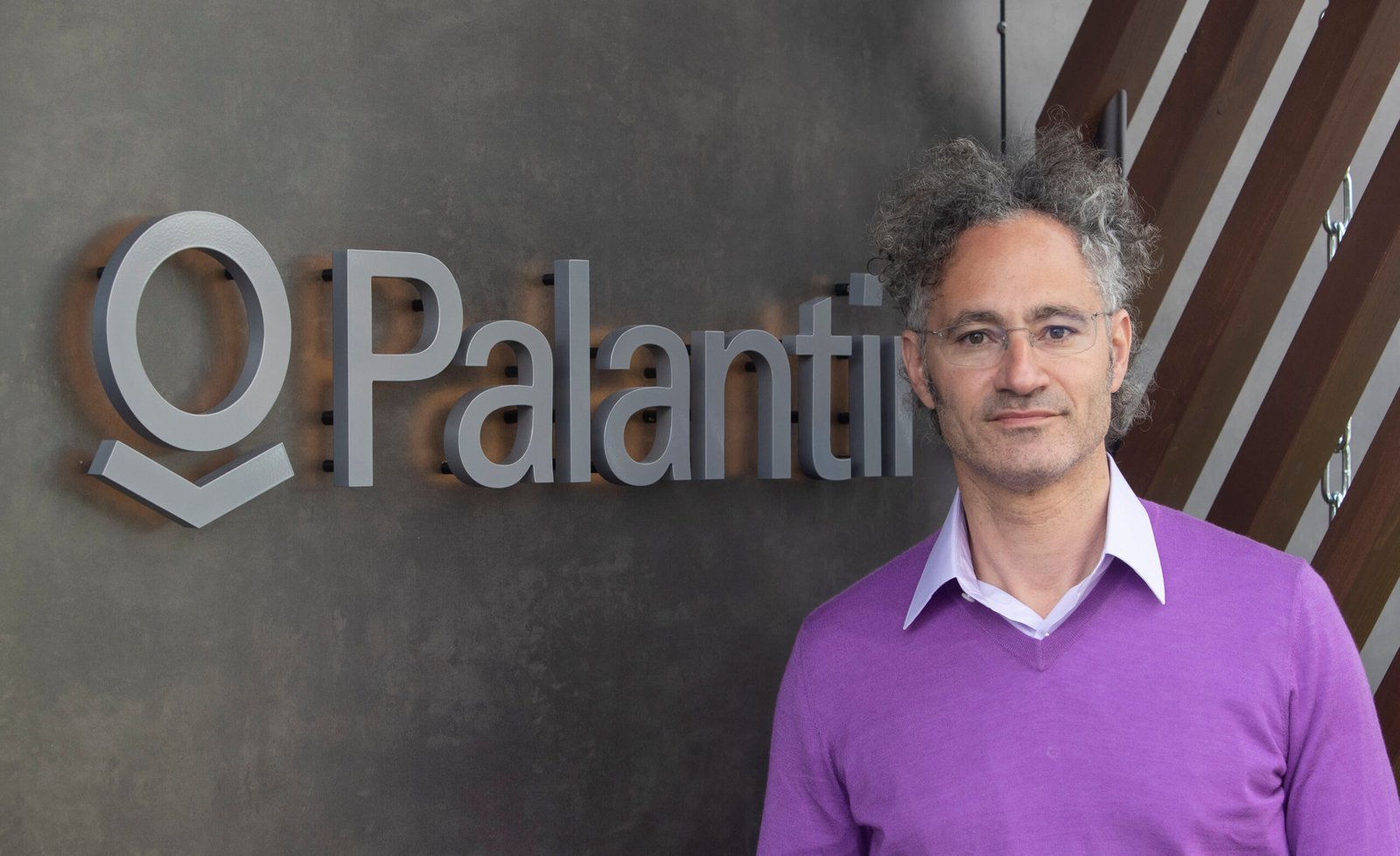 Les actions de Palantir montent en flèche de 30 % après une hausse des revenus et une forte demande pour l’IA