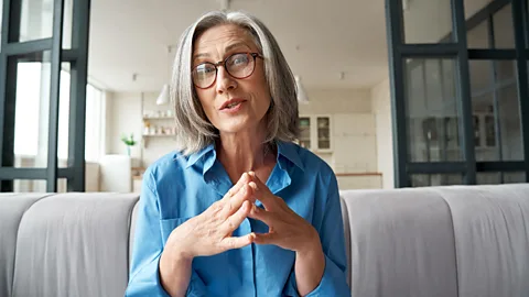Alamy Femme lors d’une interview vidéo avec l’IA