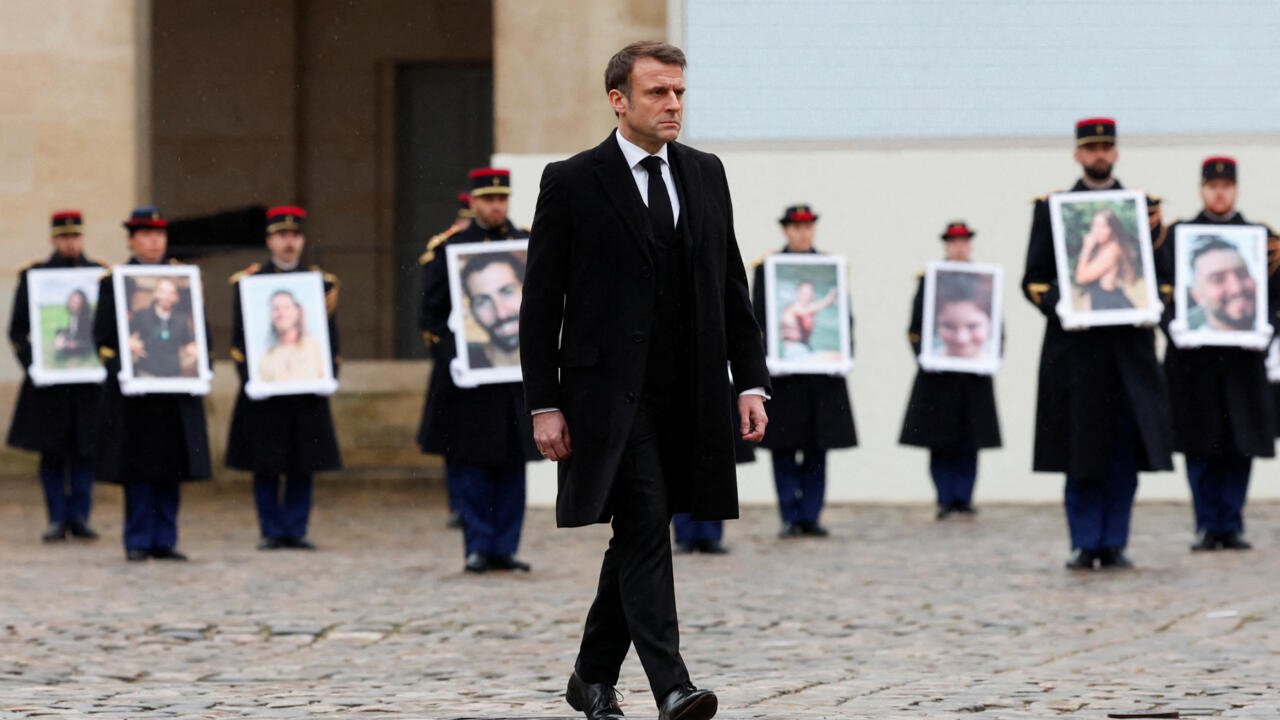 Macron rend hommage aux victimes du « plus grand massacre antisémite de notre siècle »
