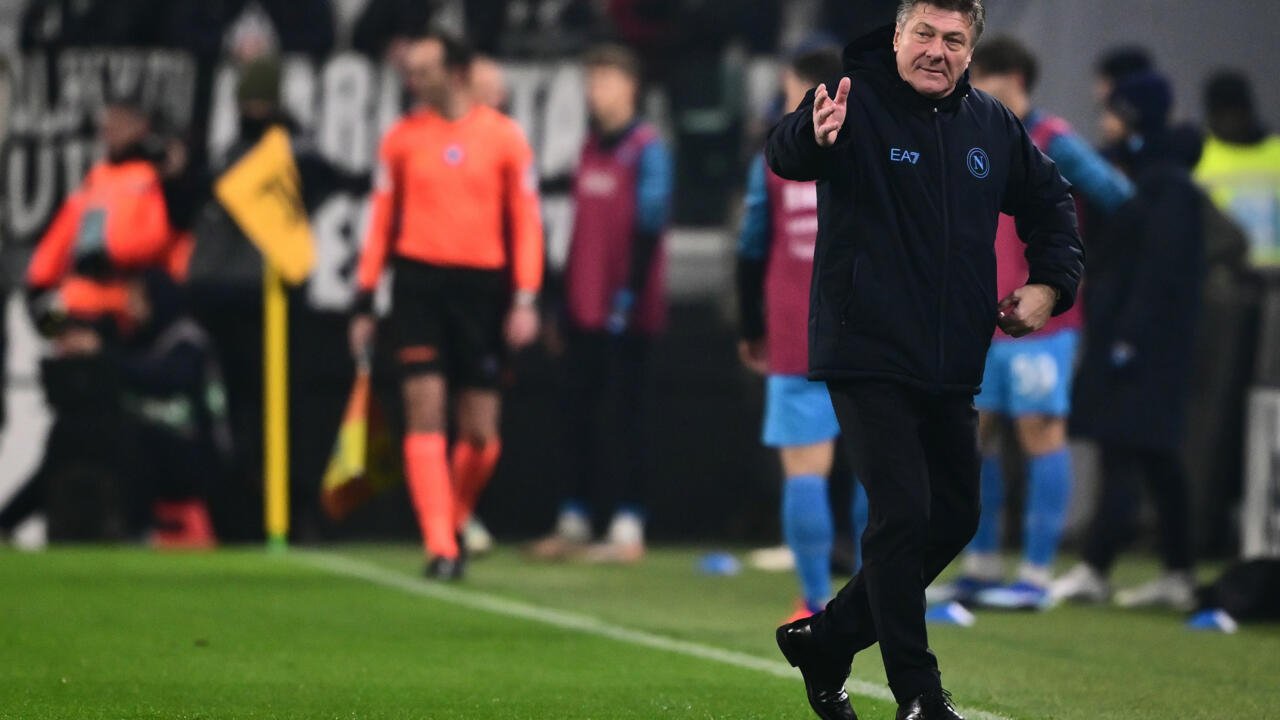 Tout change à nouveau au club de crise de Naples alors que le Barça arrive en ville