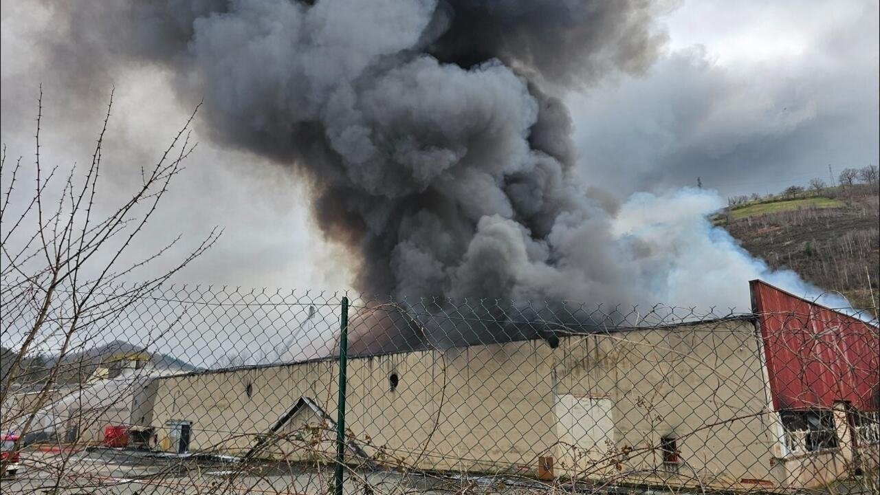 Un incendie majeur se déclare dans une usine française abritant des batteries au lithium