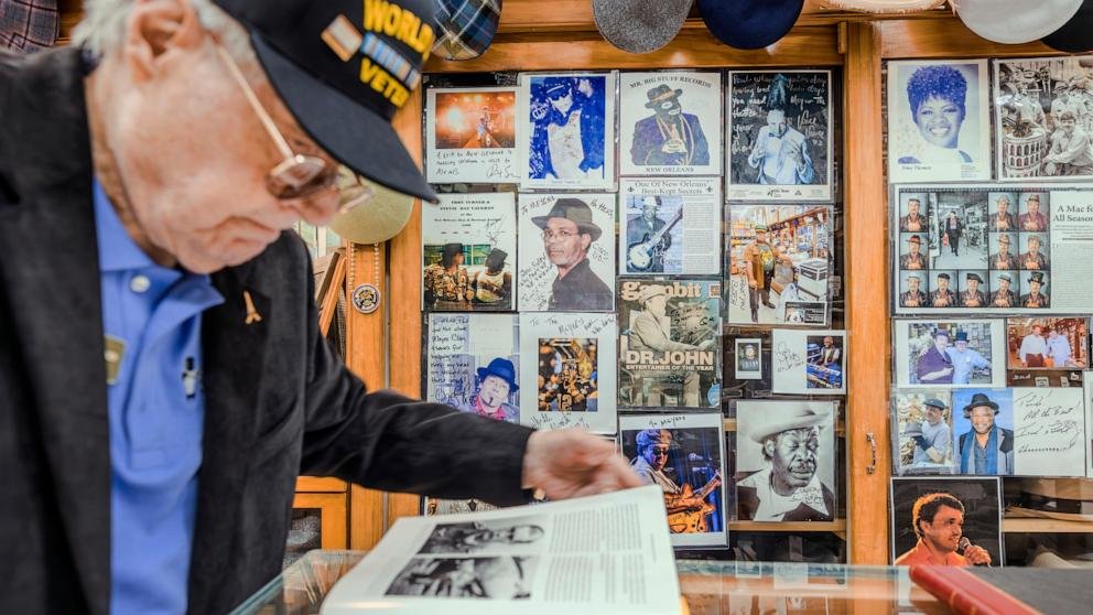 Un vendeur de chapeaux de la Nouvelle-Orléans honoré par la France pour son service pendant la Seconde Guerre mondiale