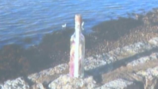Voyage céleste : un message dans une bouteille flotte en France en hommage à une femme décédée à cause du Fentanyl