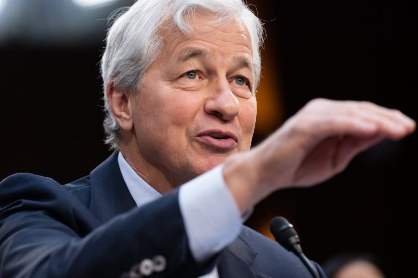 Jamie Dimon sur Bitcoin : le PDG de JPMorgan déclare que les acheteurs sont en danger
