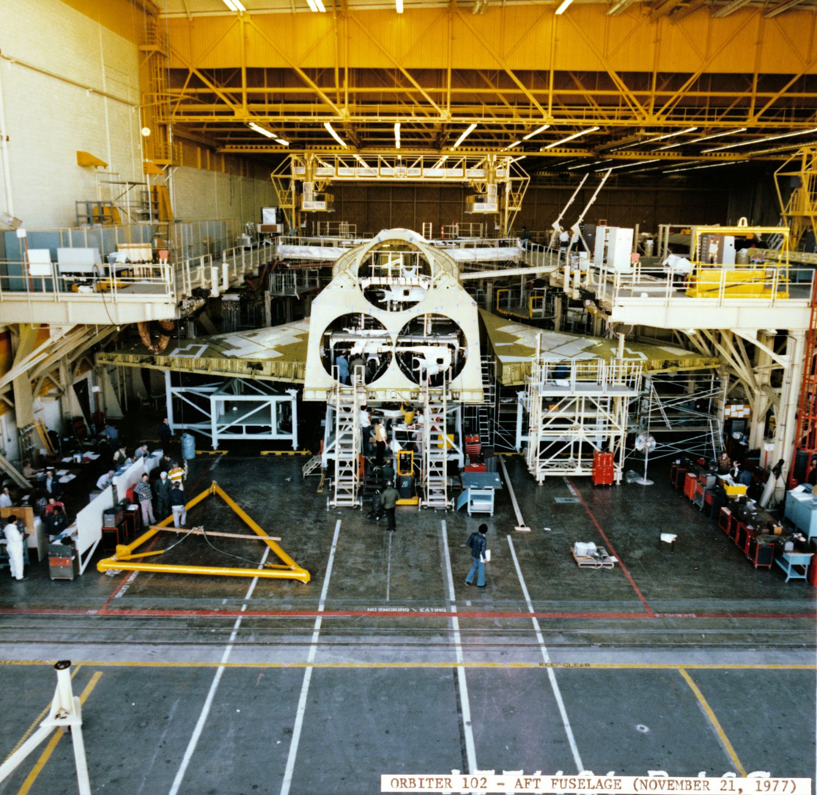 Fuselage arrière et ailes du Columbia lors de l'assemblage en novembre 1977