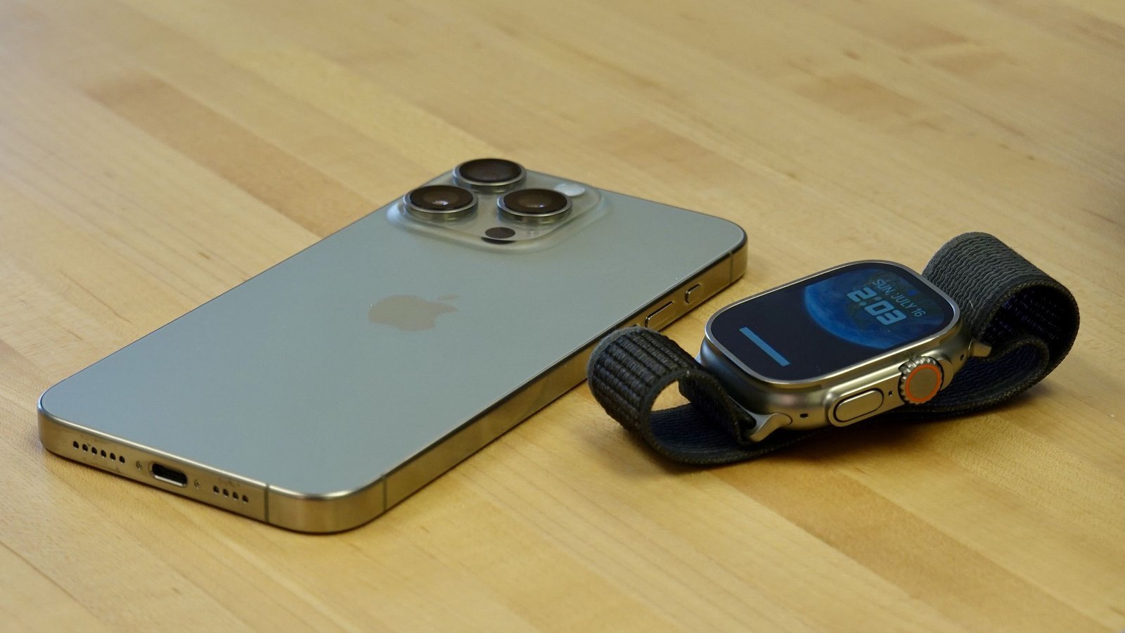iPhone 15 Pro Max et Apple Watch Ultra
