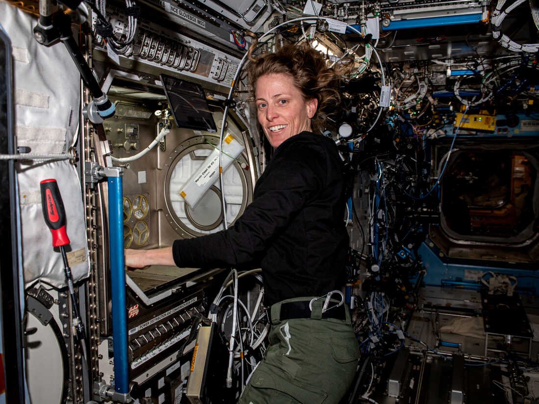 Qu’est-ce que ça fait de vivre dans l’espace ?  Une astronaute dit que cela change ses rêves : Ondes courtes