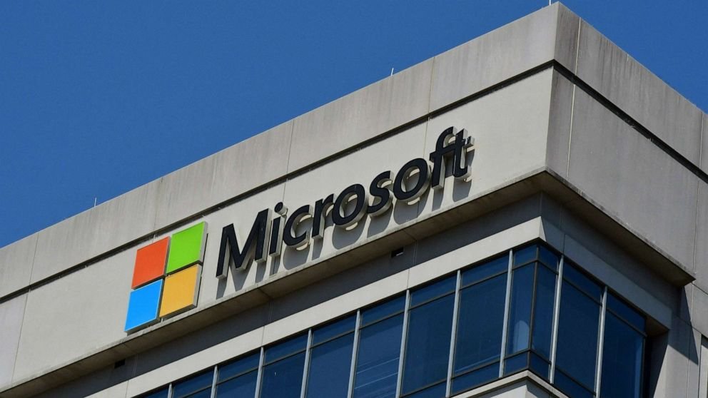 Des pirates informatiques soutenus par l’État russe ont piraté les principaux systèmes logiciels de Microsoft, selon l’entreprise