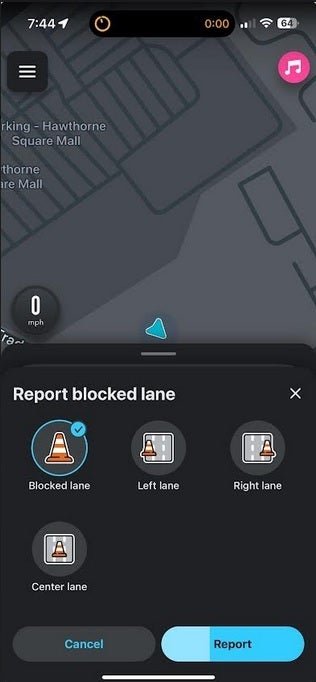 En simplifiant son application pour les utilisateurs, Waze supprime un choix de reporting participatif 1 L'option de voie bloquée inclut un véhicule bloqué sur la route - En simplifiant son application pour les utilisateurs, Waze supprime un choix de reporting participatif