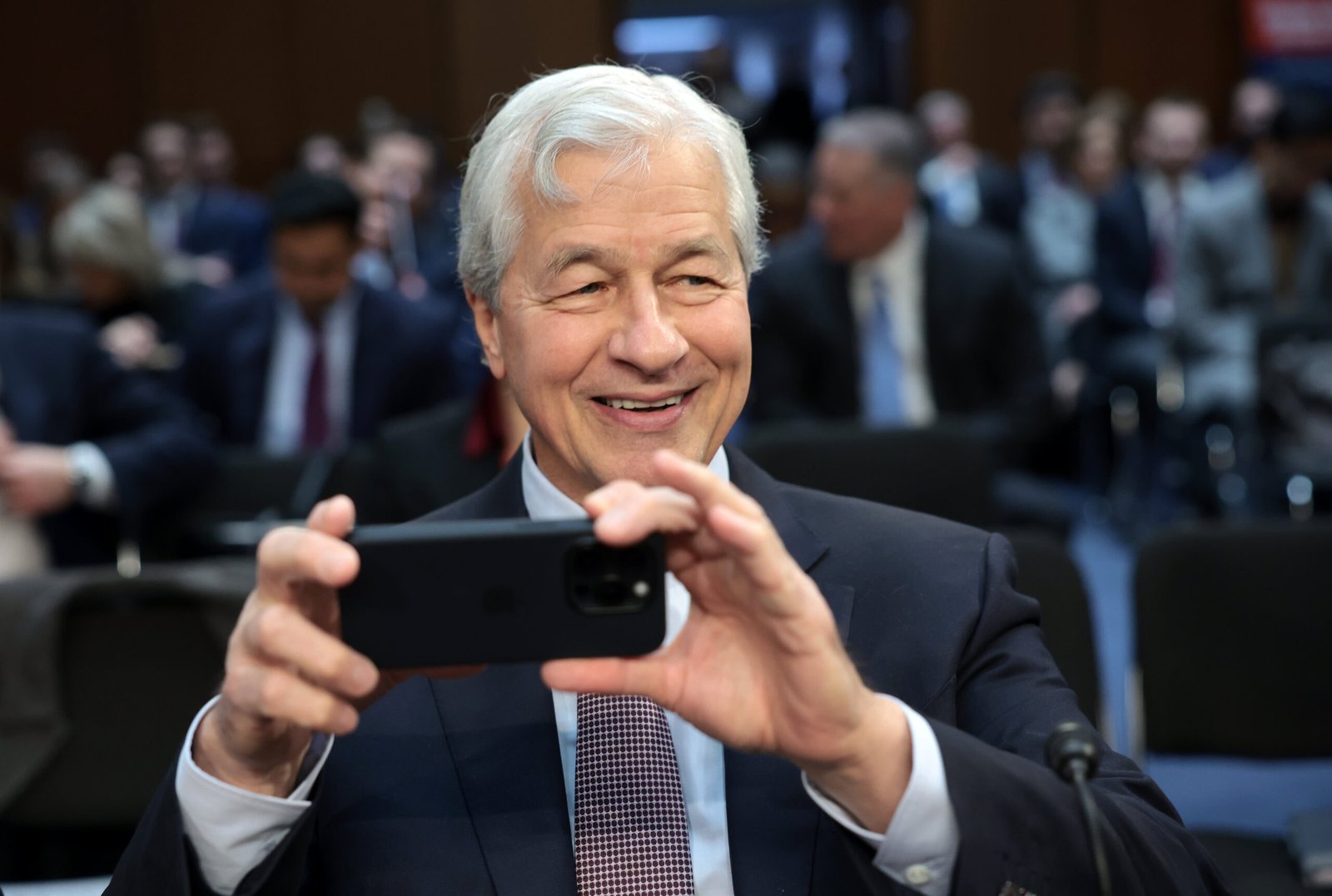 Jamie Dimon, PDG de JPMorgan, déclare que l’IA n’est pas qu’un battage médiatique : « C’est réel »
