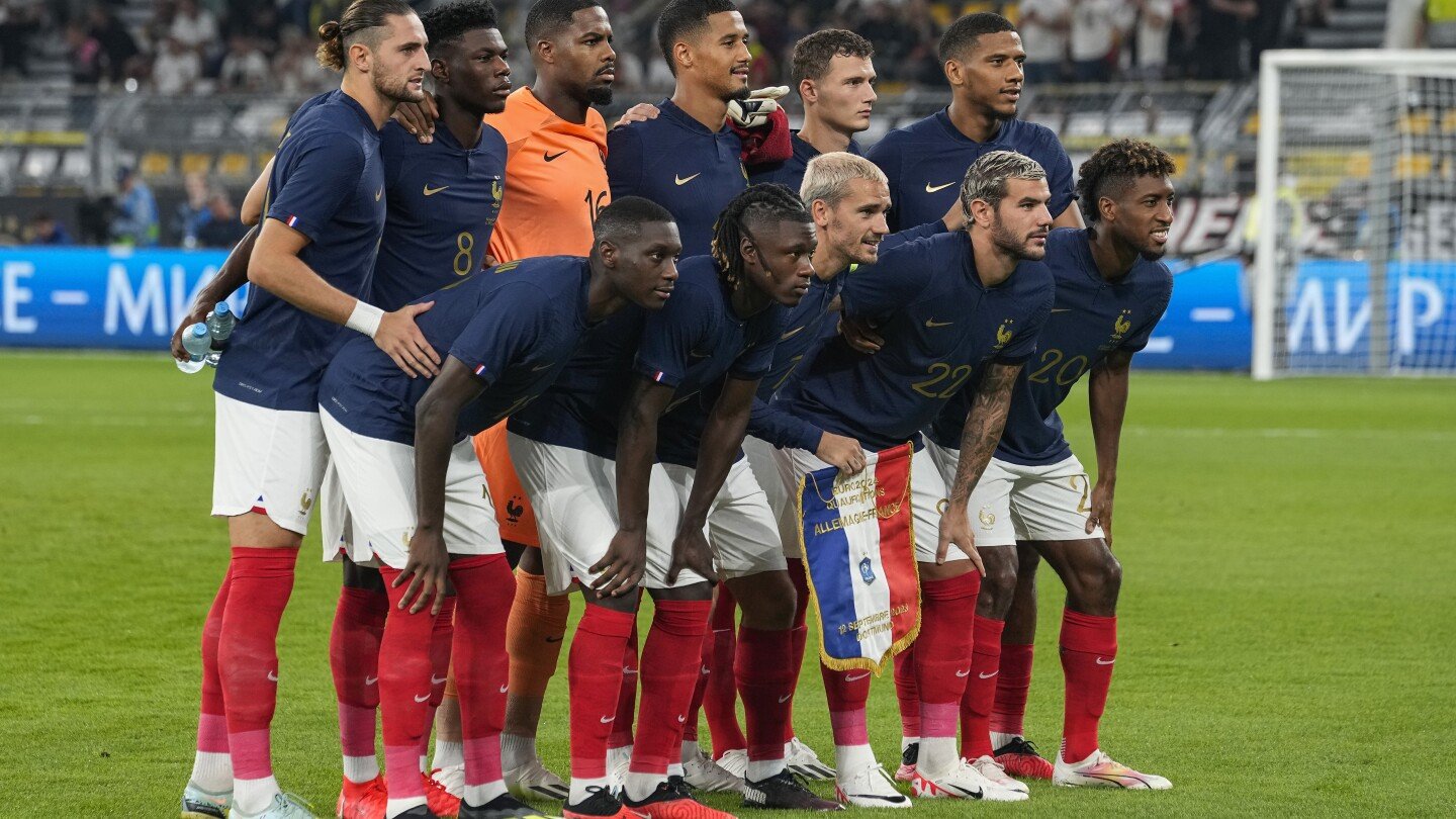 La Fédération française de football limite son soutien au respect du Ramadan par les joueurs.  Les critiques voient de la discrimination